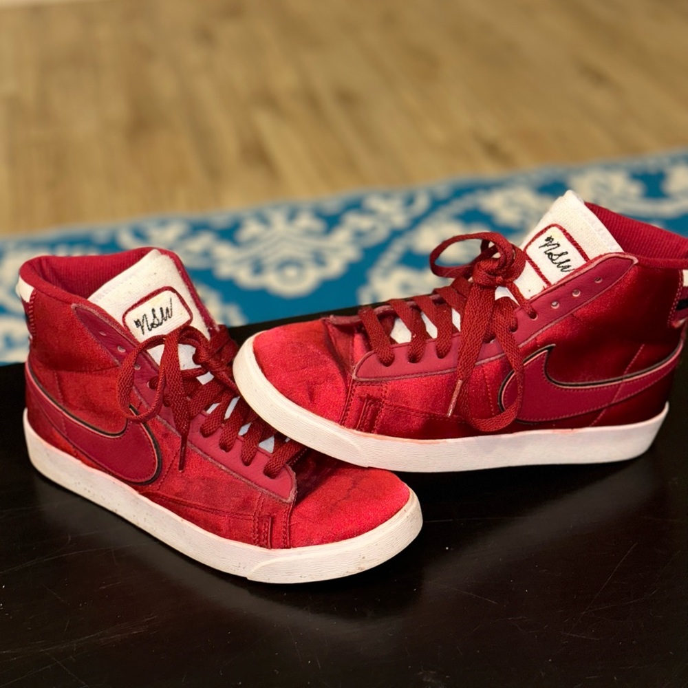Nike SB Blazer Mid “Satin Red Crush” - WOMEN SIZE 7.5 - LIKE NEW